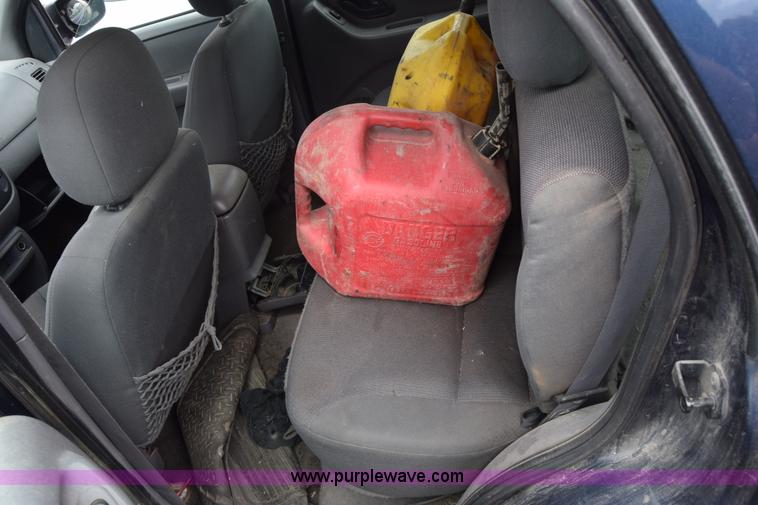 image for item L2580 2002 Ford Escape SUV