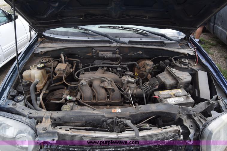 image for item L2580 2002 Ford Escape SUV