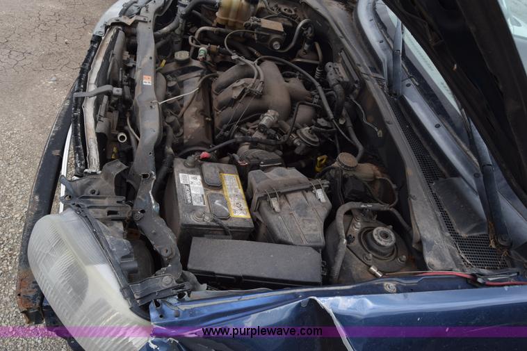 image for item L2580 2002 Ford Escape SUV