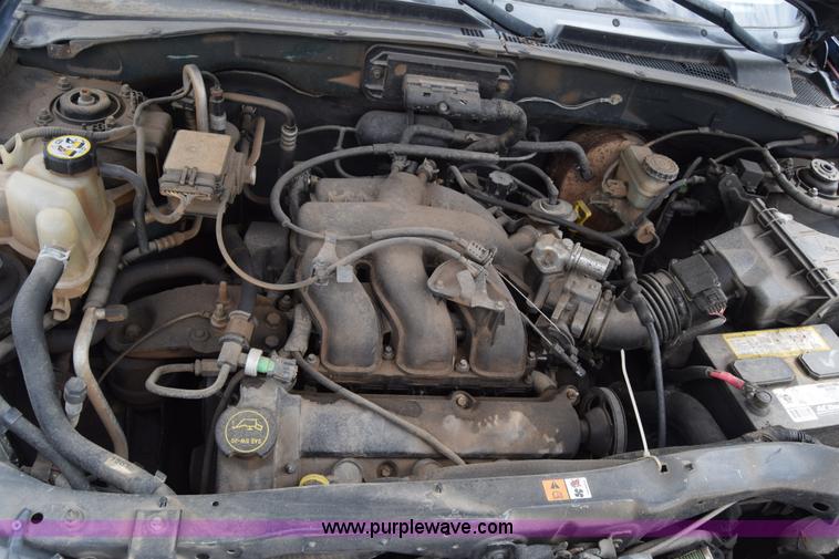 image for item L2580 2002 Ford Escape SUV