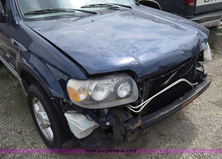 image for item L2580 2002 Ford Escape SUV