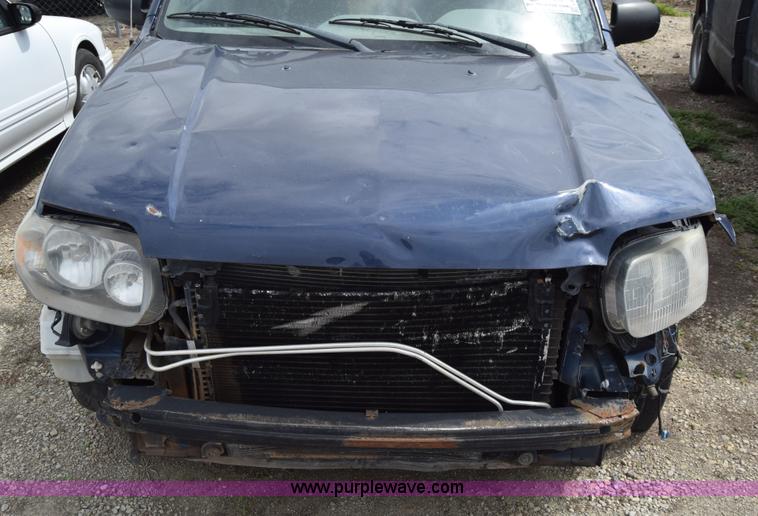 image for item L2580 2002 Ford Escape SUV