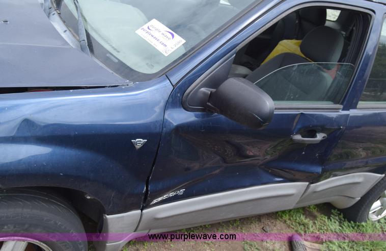 image for item L2580 2002 Ford Escape SUV