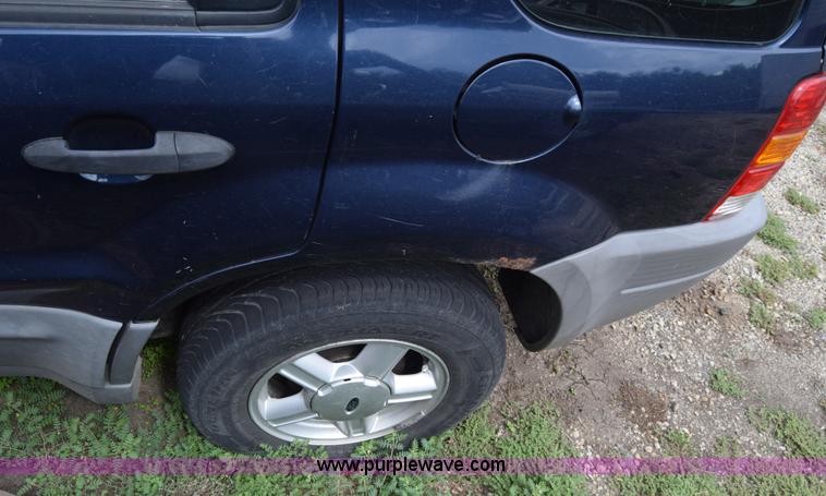 image for item L2580 2002 Ford Escape SUV