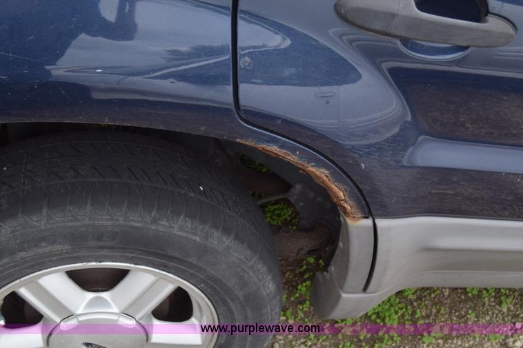 image for item L2580 2002 Ford Escape SUV