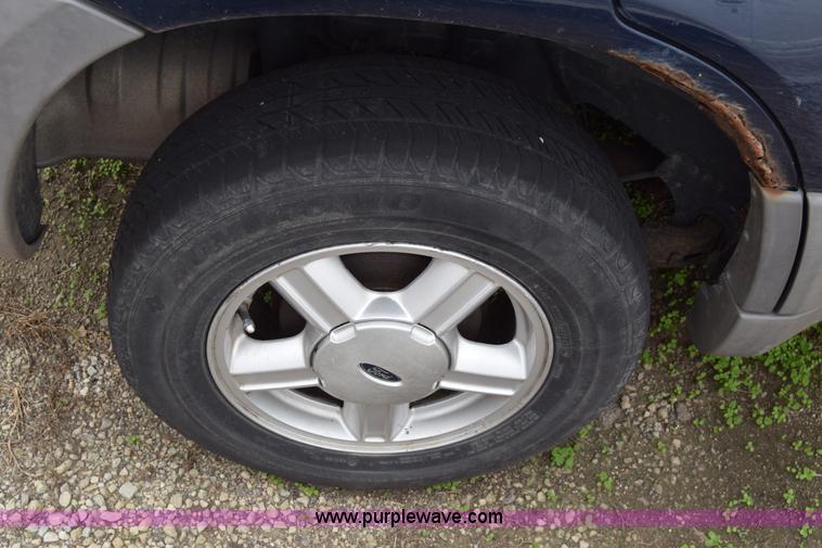 image for item L2580 2002 Ford Escape SUV