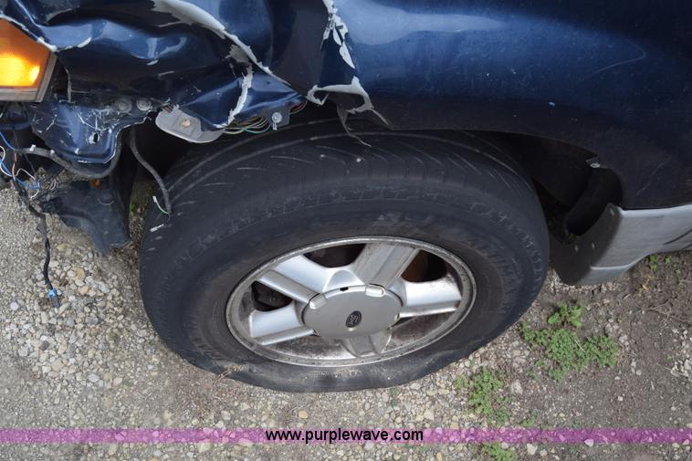 image for item L2580 2002 Ford Escape SUV