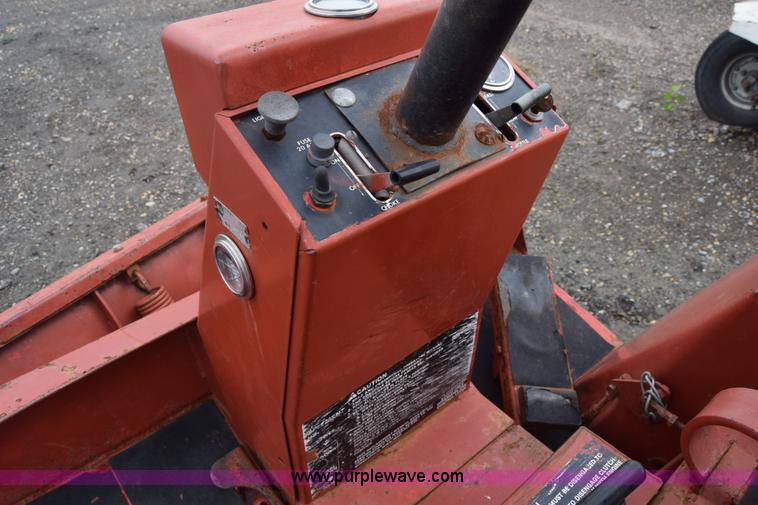 image for item L2594 Hesston GMT200 Front Runner lawn tractor