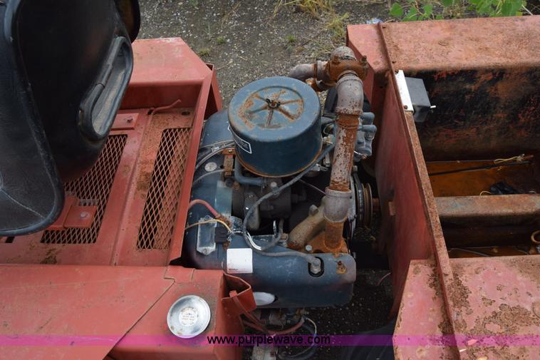 image for item L2594 Hesston GMT200 Front Runner lawn tractor