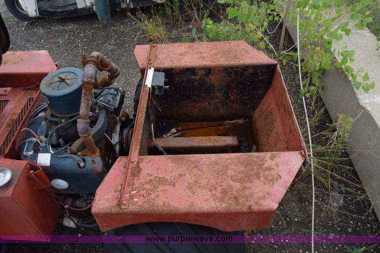 image for item L2594 Hesston GMT200 Front Runner lawn tractor