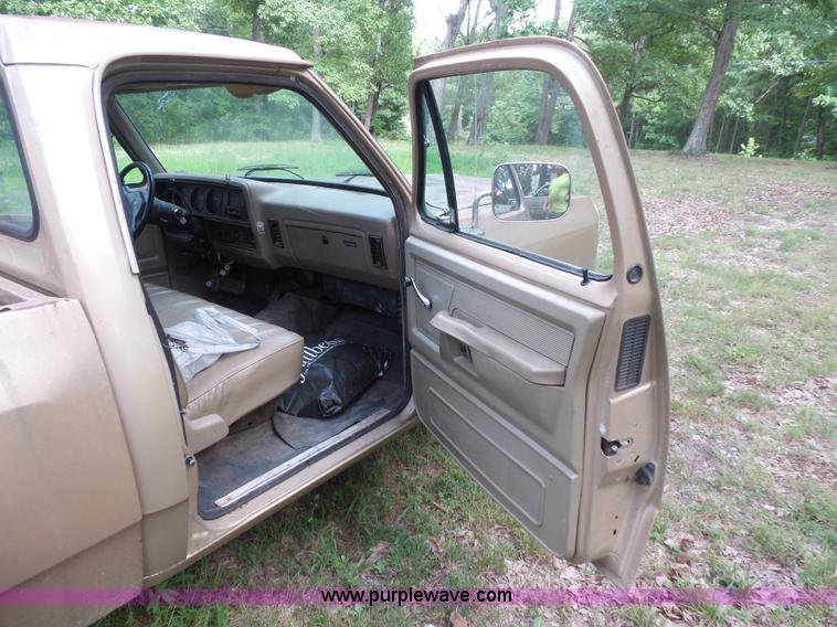 image for item L3518 1990 Dodge D150 pickup truck