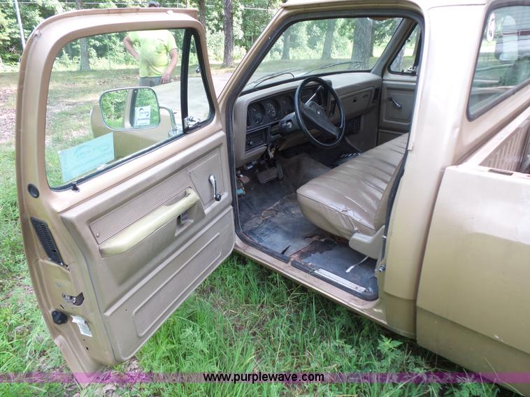 image for item L3518 1990 Dodge D150 pickup truck