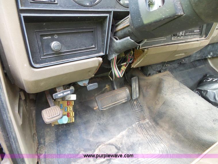 image for item L3518 1990 Dodge D150 pickup truck