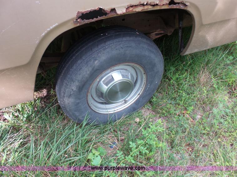 image for item L3518 1990 Dodge D150 pickup truck