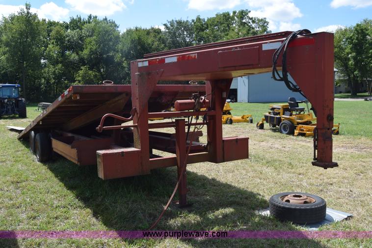 image for item L3861 1985 Gold Nugget 400-28 rollback trailer