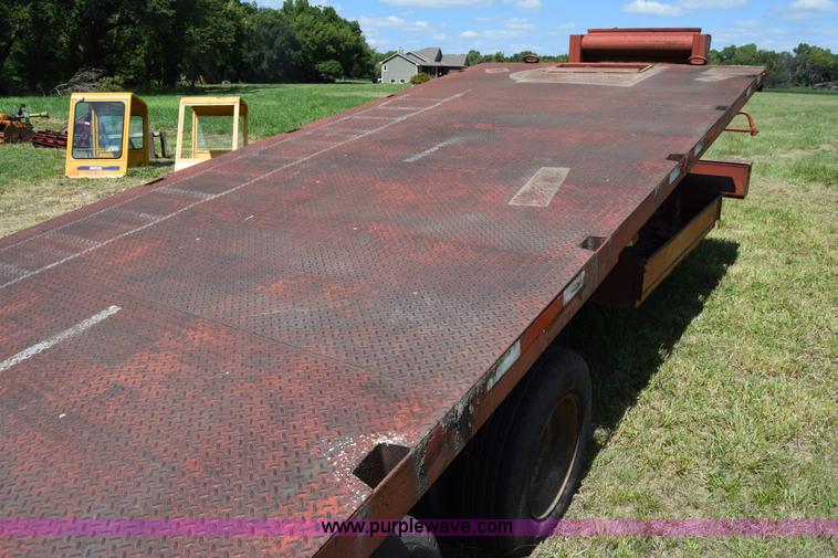 image for item L3861 1985 Gold Nugget 400-28 rollback trailer