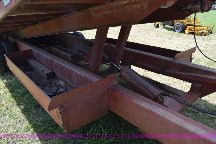 image for item L3861 1985 Gold Nugget 400-28 rollback trailer