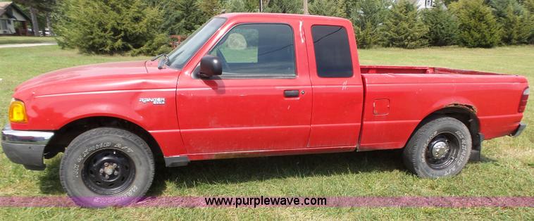 image for item L4033 2003 Ford Ranger XLT SuperCab pickup truck