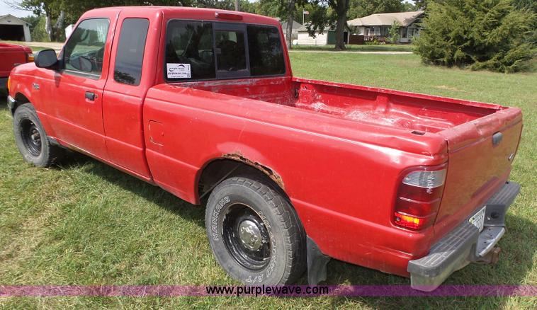 image for item L4033 2003 Ford Ranger XLT SuperCab pickup truck