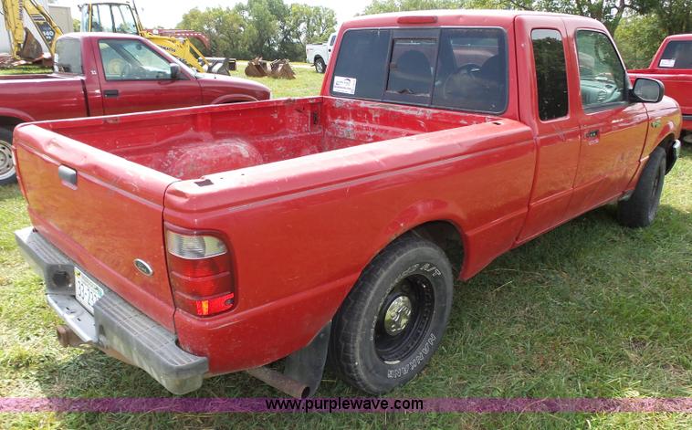image for item L4033 2003 Ford Ranger XLT SuperCab pickup truck