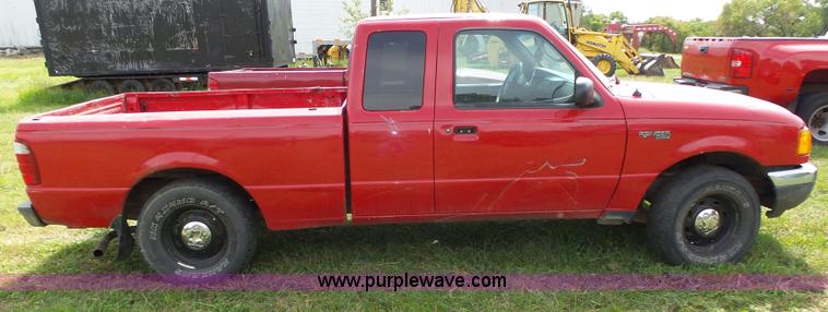 image for item L4033 2003 Ford Ranger XLT SuperCab pickup truck