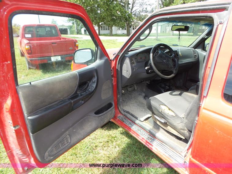 image for item L4033 2003 Ford Ranger XLT SuperCab pickup truck