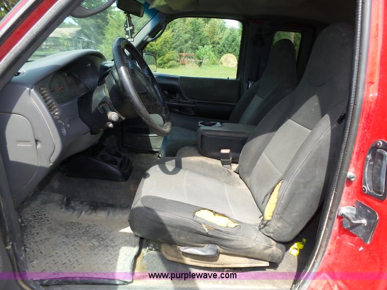 image for item L4033 2003 Ford Ranger XLT SuperCab pickup truck