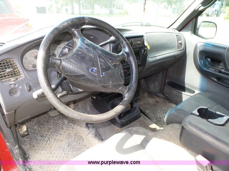 image for item L4033 2003 Ford Ranger XLT SuperCab pickup truck