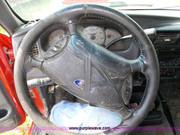 image for item L4033 2003 Ford Ranger XLT SuperCab pickup truck