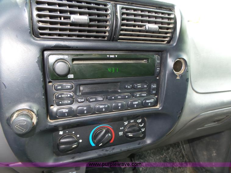 image for item L4033 2003 Ford Ranger XLT SuperCab pickup truck