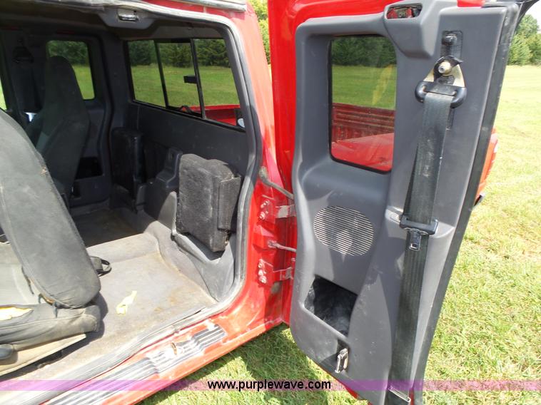 image for item L4033 2003 Ford Ranger XLT SuperCab pickup truck