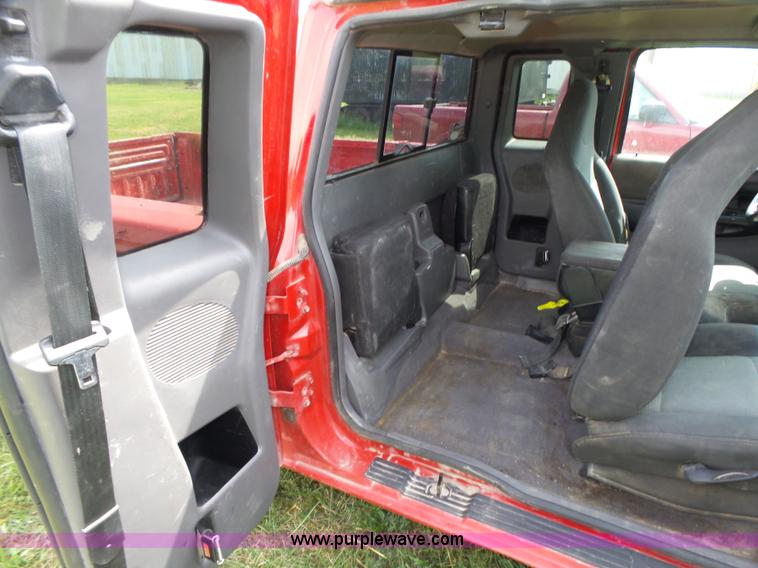 image for item L4033 2003 Ford Ranger XLT SuperCab pickup truck