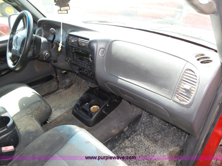 image for item L4033 2003 Ford Ranger XLT SuperCab pickup truck