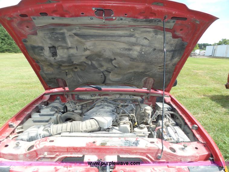 image for item L4033 2003 Ford Ranger XLT SuperCab pickup truck