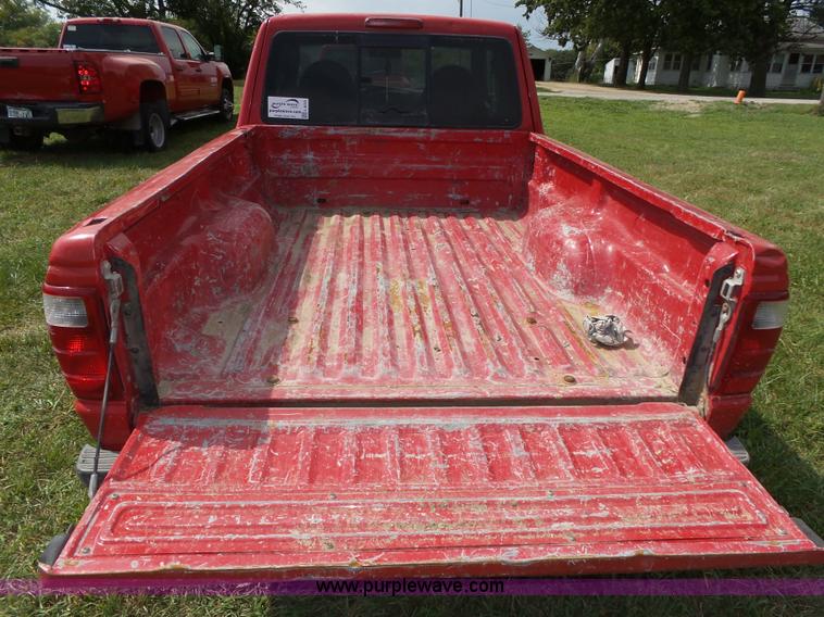 image for item L4033 2003 Ford Ranger XLT SuperCab pickup truck