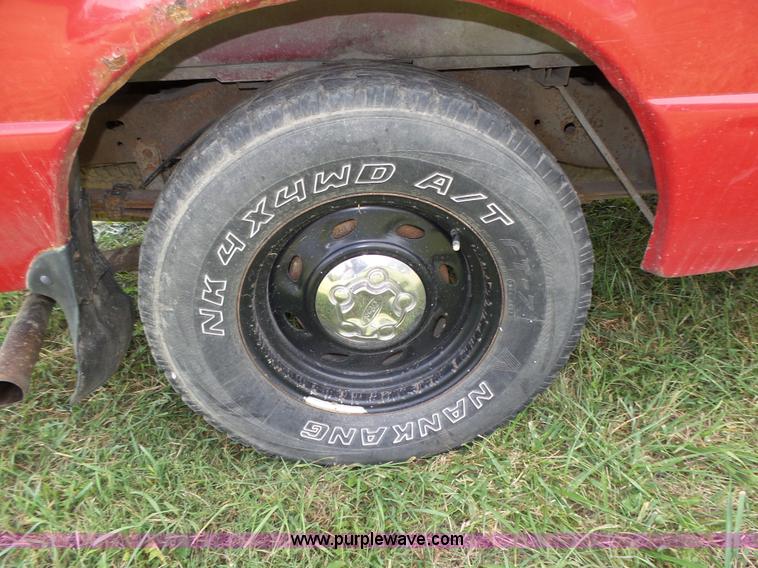 image for item L4033 2003 Ford Ranger XLT SuperCab pickup truck