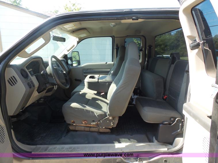 image for item L4759 2009 Ford F250 Super Duty SuperCab pickup truck