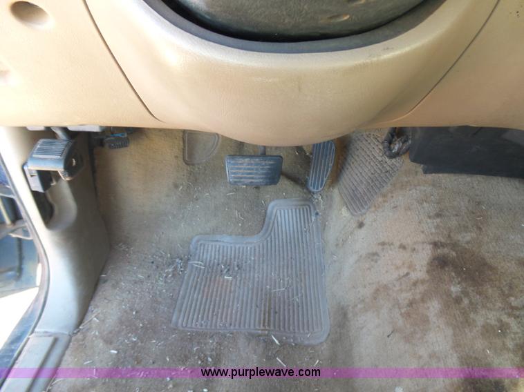 image for item L5985 2000 Chevrolet S10 pickup truck