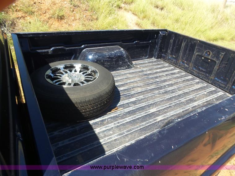 image for item L5985 2000 Chevrolet S10 pickup truck