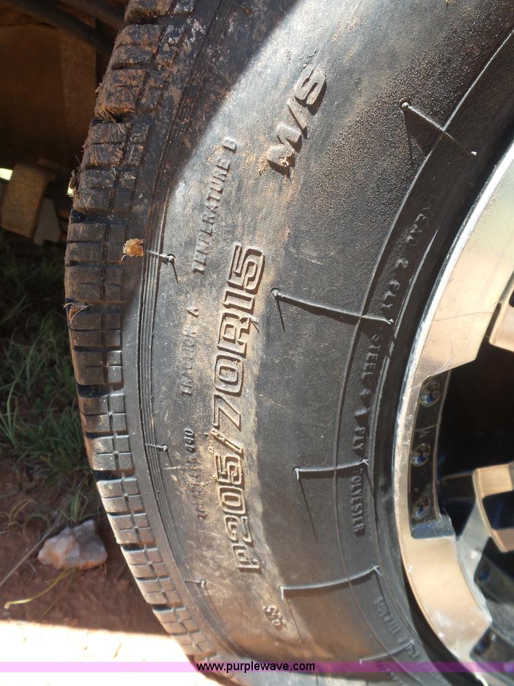 image for item L5985 2000 Chevrolet S10 pickup truck