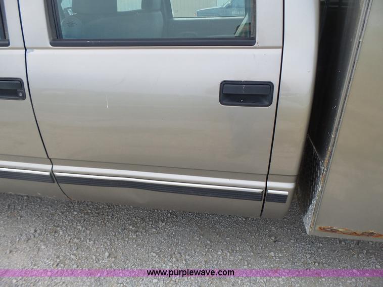 image for item L6232 2000 Chevrolet 3500 Crew Cab utility truck