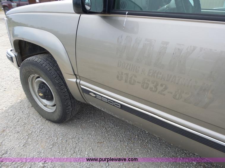 image for item L6232 2000 Chevrolet 3500 Crew Cab utility truck