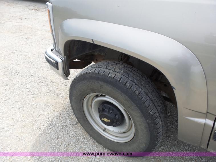 image for item L6232 2000 Chevrolet 3500 Crew Cab utility truck