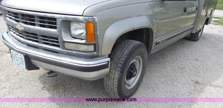 image for item L6232 2000 Chevrolet 3500 Crew Cab utility truck