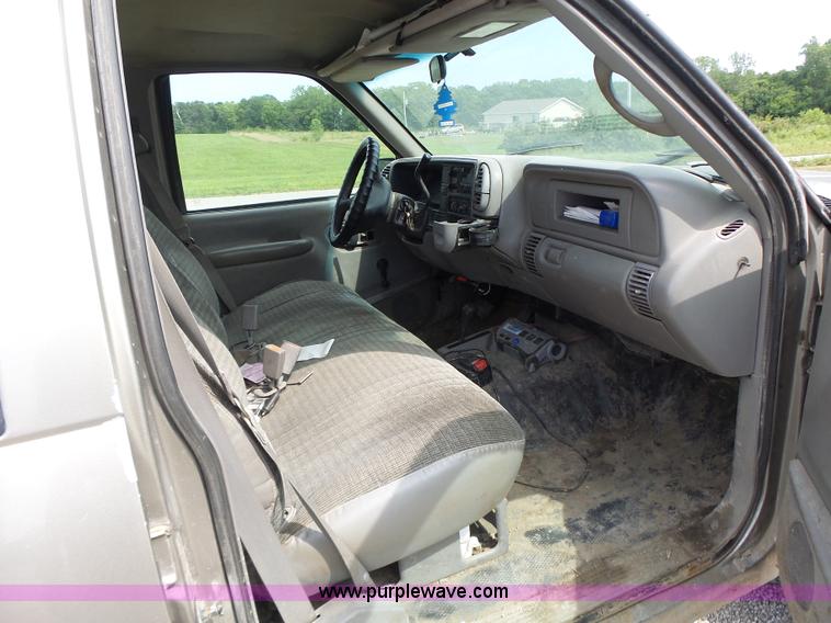 image for item L6232 2000 Chevrolet 3500 Crew Cab utility truck