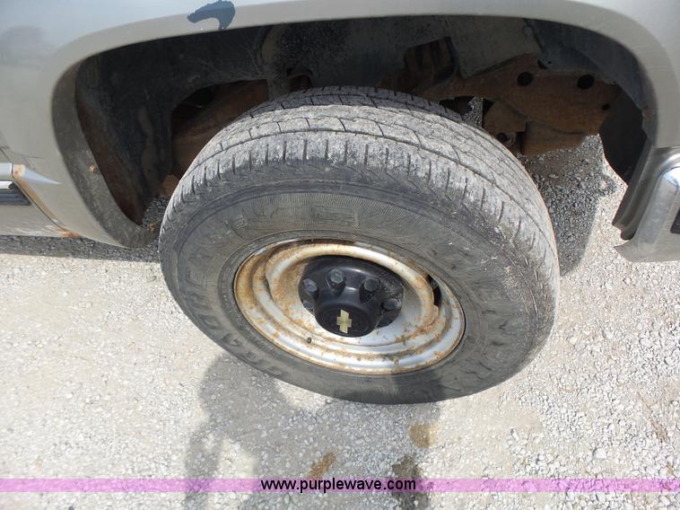 image for item L6232 2000 Chevrolet 3500 Crew Cab utility truck