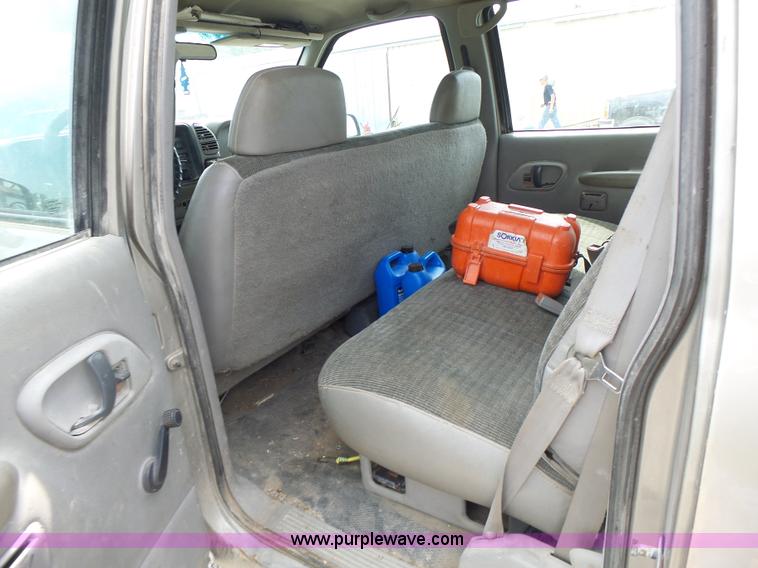 image for item L6232 2000 Chevrolet 3500 Crew Cab utility truck