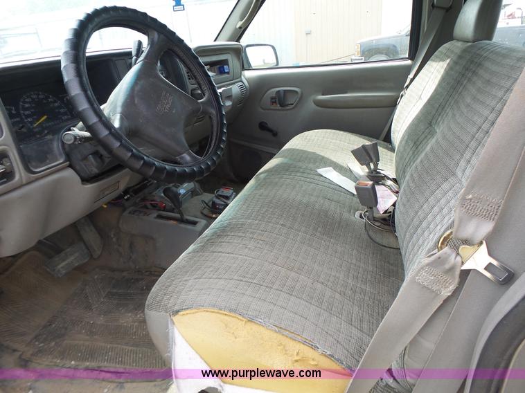 image for item L6232 2000 Chevrolet 3500 Crew Cab utility truck