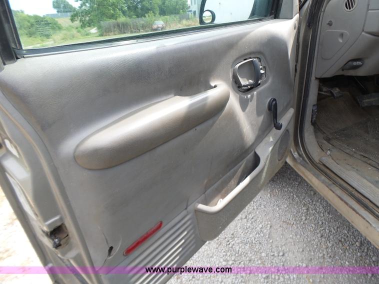 image for item L6232 2000 Chevrolet 3500 Crew Cab utility truck