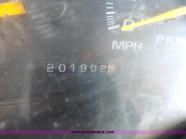 image for item L6232 2000 Chevrolet 3500 Crew Cab utility truck